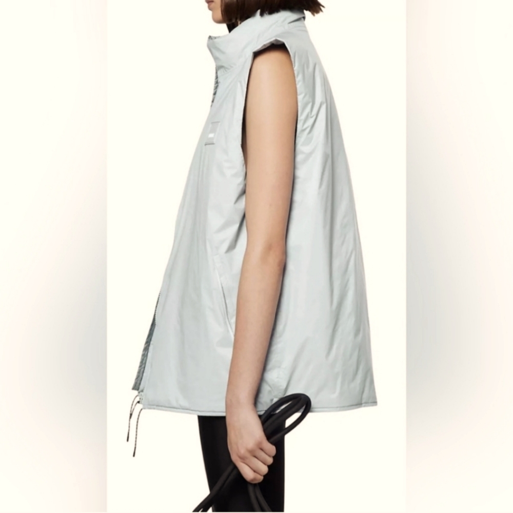 NWT Rains Fuse Waterproof Puffer Vest Unisex Sky Medium - Picture 3 of 9
